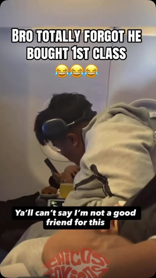 FELIPITO FORGOT HE WAS IN FIRST CLASS 😭 #mexicanmemes #mexicanproblems #hispanicproblems #hispanicmemes #flying