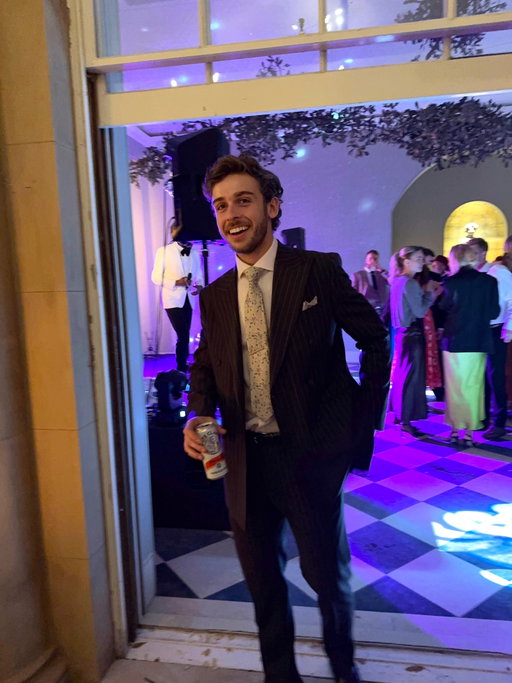 White claw in one hand, white cake in the other 

P.s congrats Mr and Mrs Reev, this dump will not adequately reflect the time that was had at the movie that was your wedding x

Woman hitting my 🤘🏻quota for the post 

Bro didn’t get the poo brown memo 

Me when I see a white claw

Okay this looks like a sponsored post now 

Oh it’s a cute couples pic, not a white claw to be see…

I cannot reiterate enough this isn’t an ad

Ffs don’t tag them, quick post literally anything else 

Playground duty be like