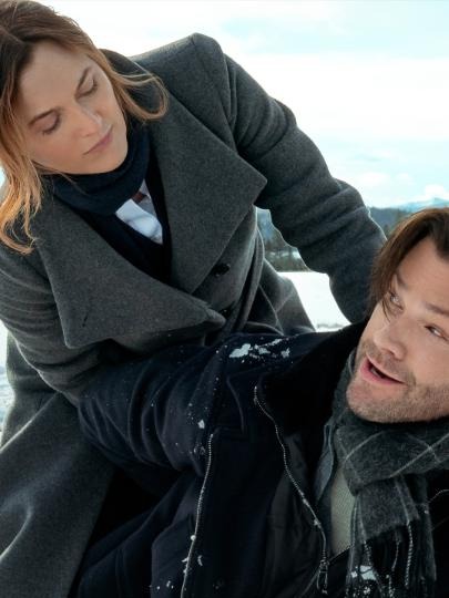 She’s a no-nonsense bodyguard. He’s a charming action star. Protecting him over the holidays is her job. Falling for him? That’s where things get complicated.

Starring Leighton Meester and Jared Padalecki, and based on Katherine Center’s bestselling novel The Bodyguard, GUARDING STARS arrives November 18, only on Netflix.