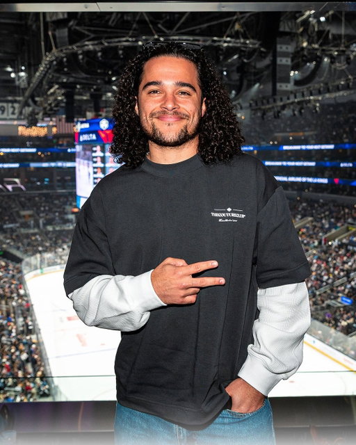 Look who's in the house tonight 👀⁣
⁣
@jalenthomasbrooks took a trip from Briar U to come watch the @lakings! 👑⁣
⁣
📺: Frozen Frenzy Whiparound coverage on @espn 2, ESPN+, & Disney+