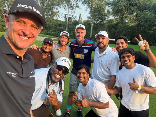 🏏 x ⛳️ 

Fun afternoon in India with these cricket legends and Tommy! #gullycricket 

Something cool coming on @kptheswitch @dpwic 📺