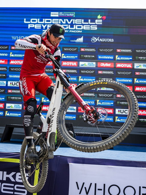 Signing off on the 2026 season, it’s been a crazy one. Not my most consistent year but I’m proud of what I could achieve. Had a lot of fun along the way with the best crew, thanks everyone in my corner. 

@canyon @canyon_mtb @monsterenergy @boafitsystem @100percentbike @ride100percent @tld_bike @srammtb @rockshox @jarrettkolichperformance 

Special thanks to my mechanic @bedw4rds for the graft all year. Also @gaberfox @fabienbarel @andreagotti and the rest of the team, I feel lucky to work with you all.