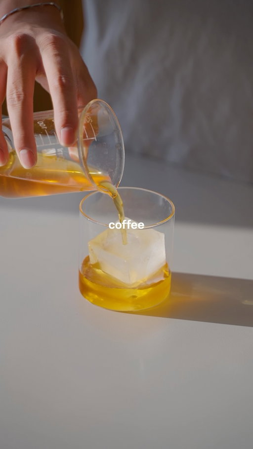 today we’re making “the punch” from @yihuicoffee, a milk washed, clarified coffee drink that combines a delicious coffee with black tea and yakult flavors. if you’re ever around the shop, give it a try!

// recipe 

ACID BASE: 
• 2 shots of martinez gesha espresso
• 240g honey black tea (hot 15g tea to 300mL brew, chill overnight)
• 120g honey
• 40g lemon juice
• pinch of salt

MILK BASE:
• 125g milk
• 25g heavy cream
• ~150g (about 2 yakults) into the milk mixture

pour the acid over the milk, gentle mix, then let it curdle in the fridge for at least an hour. filter through once, then when the solution starts to drip clear, pour it back into the filter, then let it drip slowly

#coffee #clarifiedcoffee