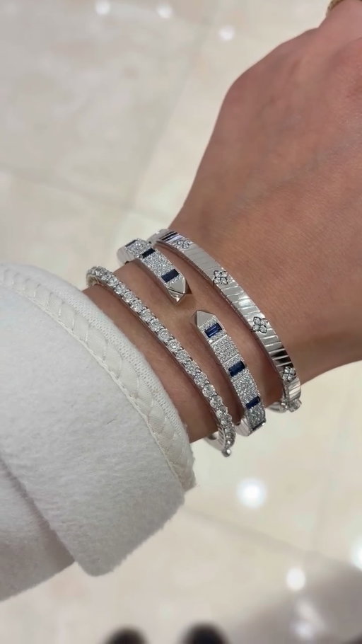 Diversification never looked this good. 💎✨ Yellow gold, white gold… why choose when you can have both? Consider this a well-balanced portfolio. 😉

#JosephAnthonyInc #windsorontario #robertocoin #finejewelry #shoplocal