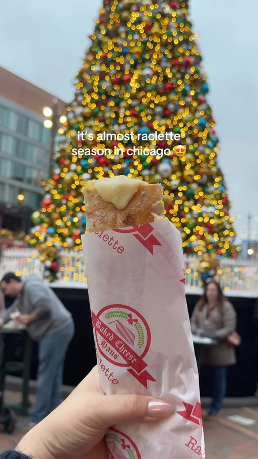 can’t wait to eat my favorite stinky sandwich in chicago 🧀✨ 

#chicago #christkindlmarketchicago #chicagochristmas #raclette