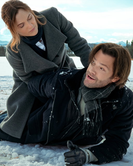 A no-nonsense bodyguard and a charming action star. Starring Leighton Meester and Jared Padalecki, and based on Katherine Center’s bestselling novel The Bodyguard, #GuardingStars arrives November 18, only on Netflix.
