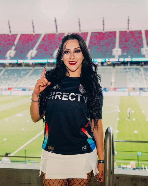 La Primera en la casa 💙

Two-time WWE Women’s World Champ Stephanie Vaquer stopped by for an SDFC match ahead of Monday Night RAW on Oct. 19!