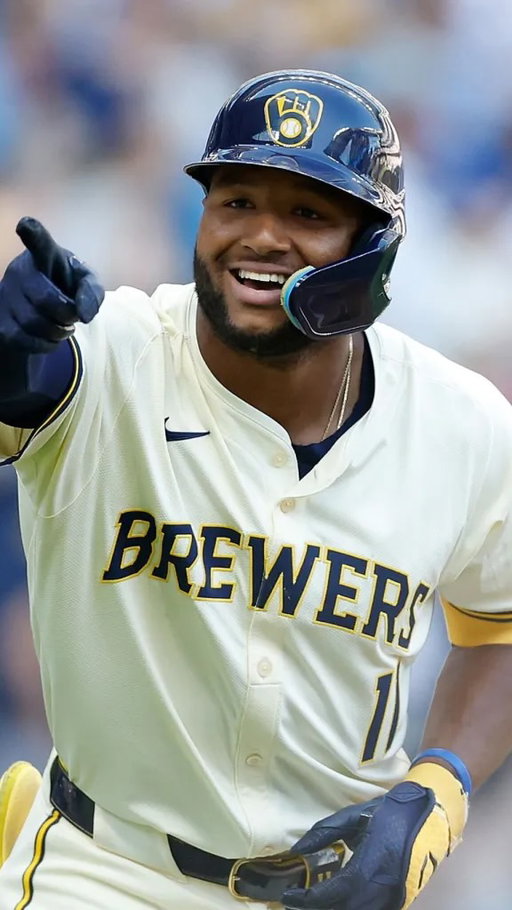 Milwaukee Brewers leadoff hitter Jackson Chourio wasted absolutely no time in Game 3 of the 2026 NLCS, crushing a solo home run on the very first pitch from Los Angeles Dodgers starter Blake Snell. Snell threw a 97.6 mph four-seam fastball right down the middle, and Chourio sent it flying into the right-center field pavilion seats at Dodger Stadium to give Milwaukee an early 1-0 lead.

The home run also made history, marking the 17th first-pitch leadoff homer in MLB postseason history and the sixth postseason home run of Chourio’s career, setting a new Brewers franchise record. Even crazier, it came exactly one year after Chourio hit a first-pitch leadoff homer in Game 2 of the 2025 NLCS.

(via _cam.mp4/TT)