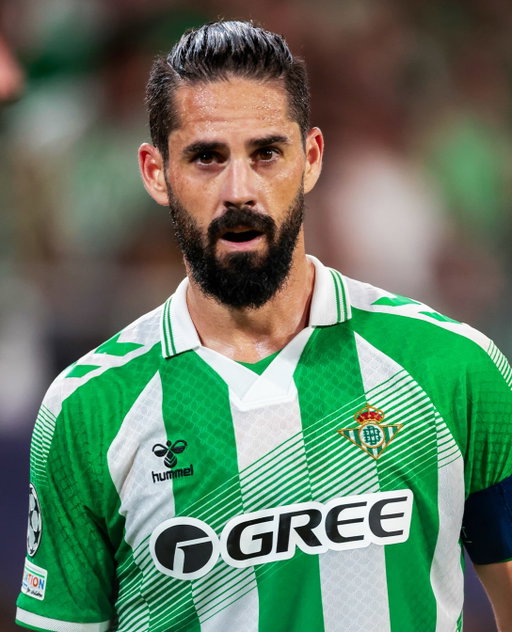 They say form is temporary, but class is permanent. And Isco? He’s living proof. At 34, he’s still dancing on Champions League nights, still making the game look effortless, and still delivering when it matters most. Four years away from this stage, a five-time Champions League winner, and now back doing what he does best with Real Betis. A winning penalty against Porto, two wins from two, and another reminder of the magic he carries in those feet. 🤩

Isco, you were made for nights like these. 🪄💚