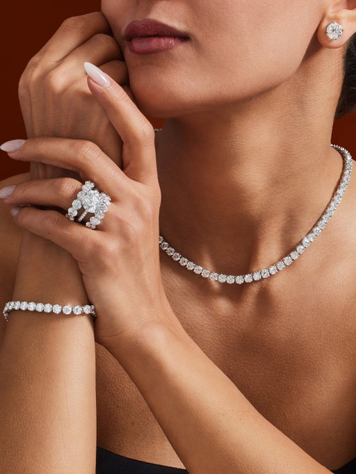 A look built around brilliance, with every detail designed to catch the light.

#RoyaldeVersaillesJewellers #RdV #DiamondJewellery #TennisNecklace #EternityBands #FineJewellery #Yorkville