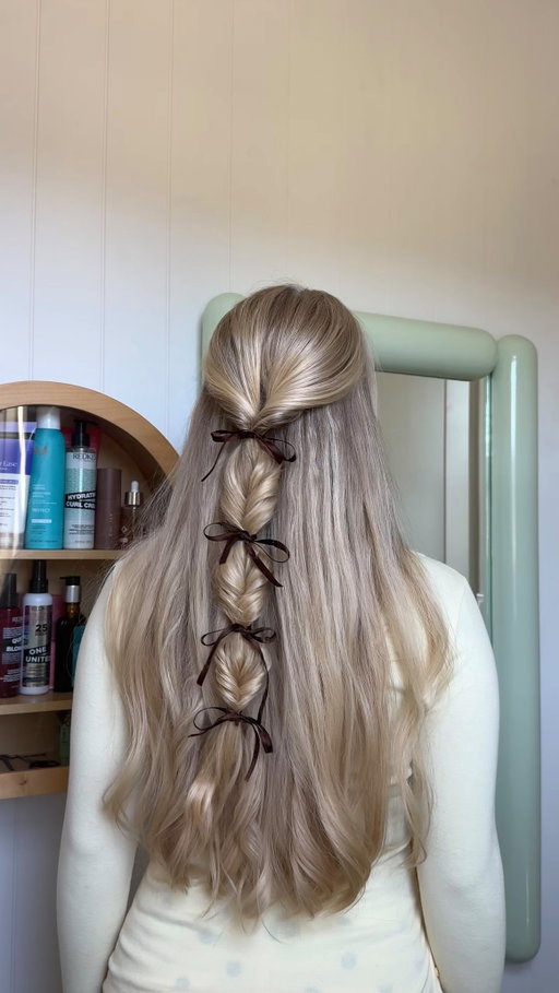 If fall were a hairstyle ⭐️🧺🧸 

•
•
Fall hairstyles, half up half down, bow hairstyle, fall hair, fall hair inspo, half up half down hairstyle, fall aesthetic #fallhairstyles #fallhairinspo #halfuphalfdownhairstyle #bowhairstyle #halfuphalfdown