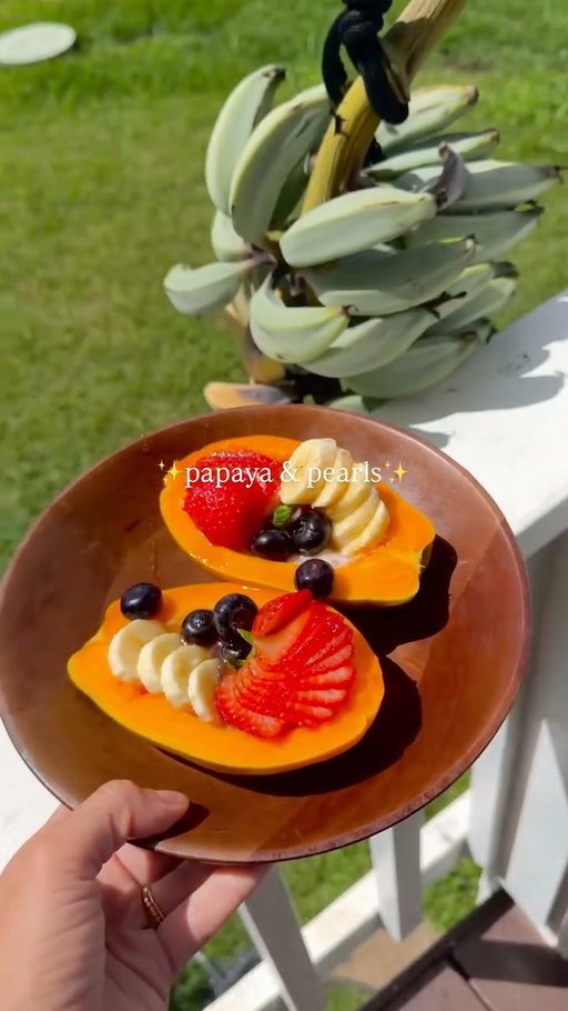 Coconut Vanilla Pearl Pudding + Papaya Boat = match made in heaven! 🥥🍓☀️(also great for digestion)

If you want to dive straight into paradise from the comfort of your couch try this! It’s sunshine for breakfast or a mid day treat! 
How I like it…
🍓The Base: Slice open your favorite papaya (Sunrise, Sunset, or Red Lady are unmatched!)
🍋‍🟩🍋The Elite Choice: Squeeze fresh lemon, lime, or lilikoi over the top—it’s an absolute game-changer.
🍨The Fill: Dollop in a generous scoop of homemade pearl pudding (recipe below!).
🫐🍓🥭🍌The Finish: Top with tiny bite-sized fruits and a divine drizzle of pure maple syrup.
Grab a spoon, find a cozy sunbeam, and enjoy every single bite! ☀️

Coconut Vanilla Pearl Pudding🥥✨

Ingredients

* ⅓ cup small pearl tapioca (not instant)
* 1 can (13.5 oz) full-fat coconut milk
* 1 cup coconut milk or fav milk 
* ⅓ cup maple syrup or sweetener of choice 
* 3 tsp vanilla extract (my favorite is Mexican vanilla paste) 
* pinch of sea salt

Instructions

2. In a pot put coconut milk,  milk, sweetener, and salt and tapioca pearls. Bring to a gentle boil over medium heat, stirring often to prevent clumping .
3. Reduce heat to low and simmer uncovered for 25 minutes, stirring often, until the pearls are mostly translucent. The pudding should still look loose; it thickens as it cools.
4. Remove from heat and stir in vanilla. Cool for 15 minutes, - enjoy warm is so good or refrigerate for 2–3 hours to thicken up even more. 

If it’s too thick, stir in 1–2 tablespoons of cold plant milk or water before serving or warm up! Don’t be afraid to mix it! 

Let me know if you make it! For more recipes check out my meal planner linked in bio ✨

#tapiocapudding #papayaboat