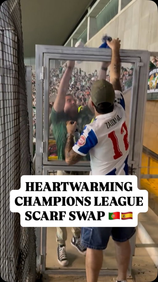 PORTO-BETIS SPORTSMANSHIP ON DISPLAY 🇵🇹🇪🇸

A traveling Porto supporter swapped scarves with a Real Betis fan prior to Wednesday’s Champions League match, in a display of spontaneous cross-club friendship that makes football so great 🥹

🎥: @goncalotruta