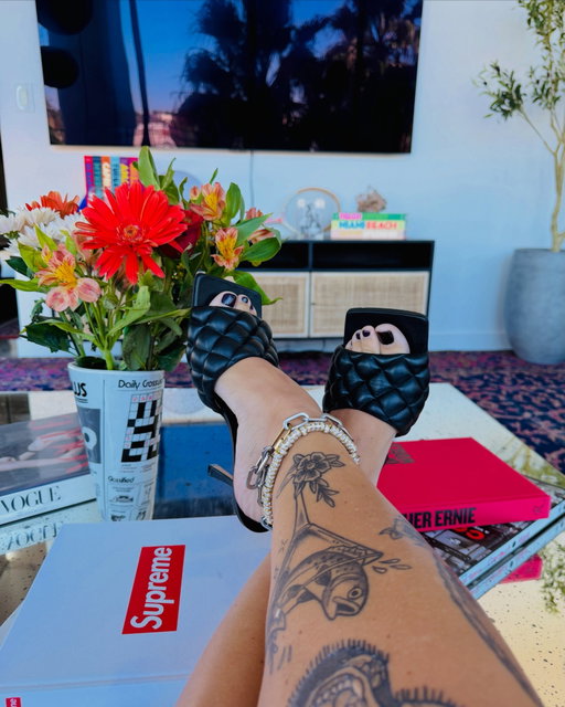 Putting the pieces back together

Family, books, tattoos & new shoes all help with that 🫶