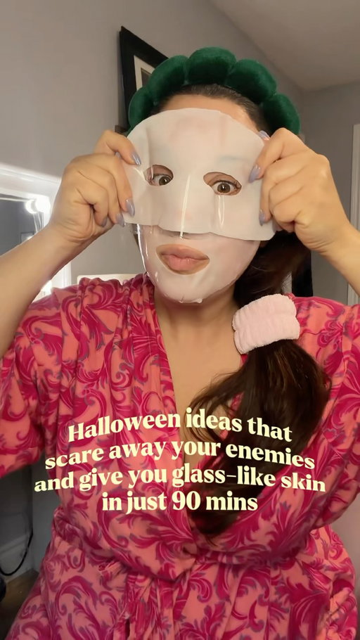 this year I’m going as a multitasking queen with first-class skin ✈️👸🏼 thanks for the gift @lorealparis! #glassskin #firstclasstoglassskin #skincare #lorealparis #gift 

L’Oréal Revitalift Glass Skin Hydrogel Mask

(royalty-free music provided by L’Oréal Paris)