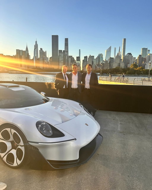 A place in Porsche history. A view of what comes next.
The Porsche Mission S makes its world premiere today on a pier in Queens, New York. With the Manhattan skyline as its backdrop, a new vision of the Porsche sports car comes into view.
#Porsche #MissionS