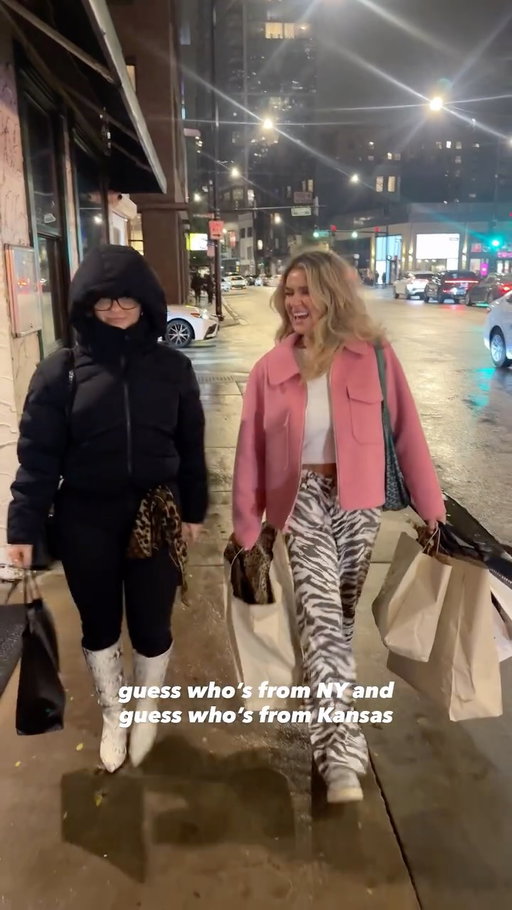 Hard version 

#chicago #girlstrip #shopping #kansas #nyc