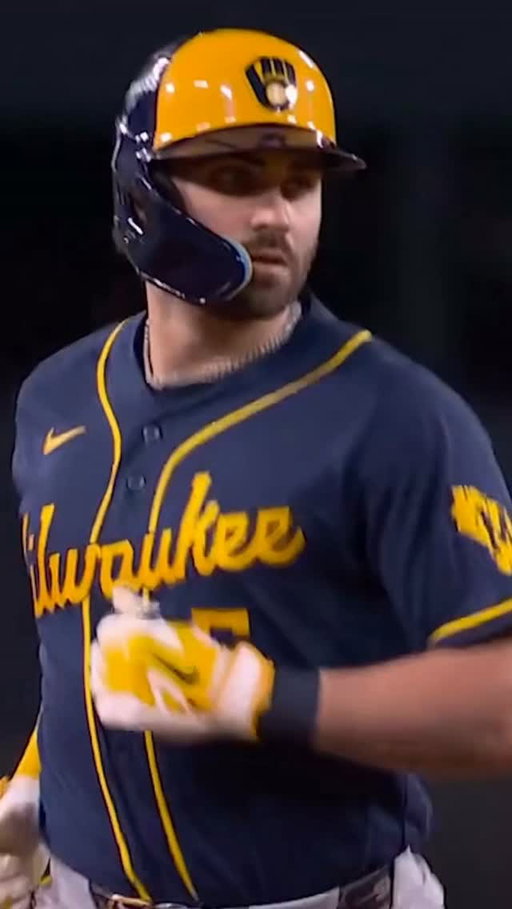 GARRETT MITCHELL GIVES THE BREWERS THEIR FIRST LEAD OF THE GAME!

#mlb #baseball #brewers #postseason #homerun