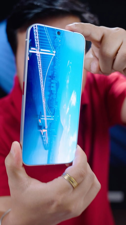 Zero Bezel Phone 😍 @manojsaru 

.
.
.
.
.
.
#tecnobezellesssmartphone #Tecno #TechnologyGyan #ManojSary