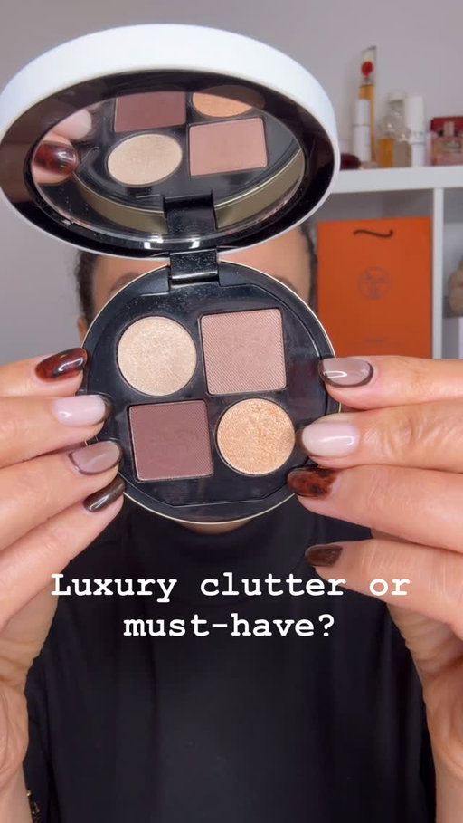 Hermès 07 Ombres Sables 🤎 Holiday 2026
Luxury clutter or must-have piece of the season? 

#musthavemakeup #musthavebeauty #holidaymakeup