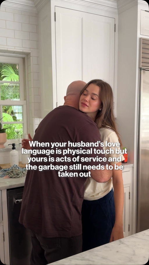 Can’t put my heart into this hug until the trash is taken out.

Tee @shopsaintsirene 
Pants @zara