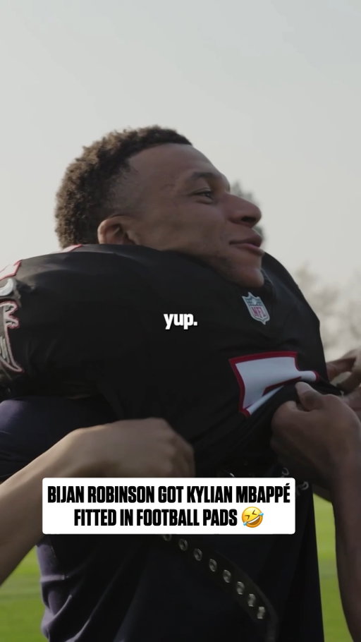 "You play like this?" 😭 @nflfrance

Watch Bijan Robinson and Kylian Mbappe on NFL YouTube