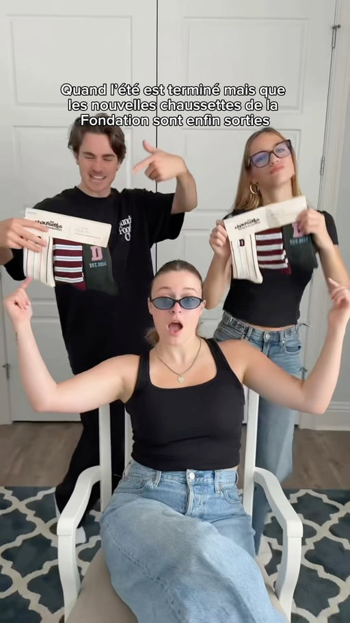 On sait que l’été est terminé, mais les chaussettes de la Fondation sont là pour mettre un peu de couleur dans vos journées! 😎

Disponibles sur notre boutique en ligne et dans les succursales Jean Coutu participantes. 🧦