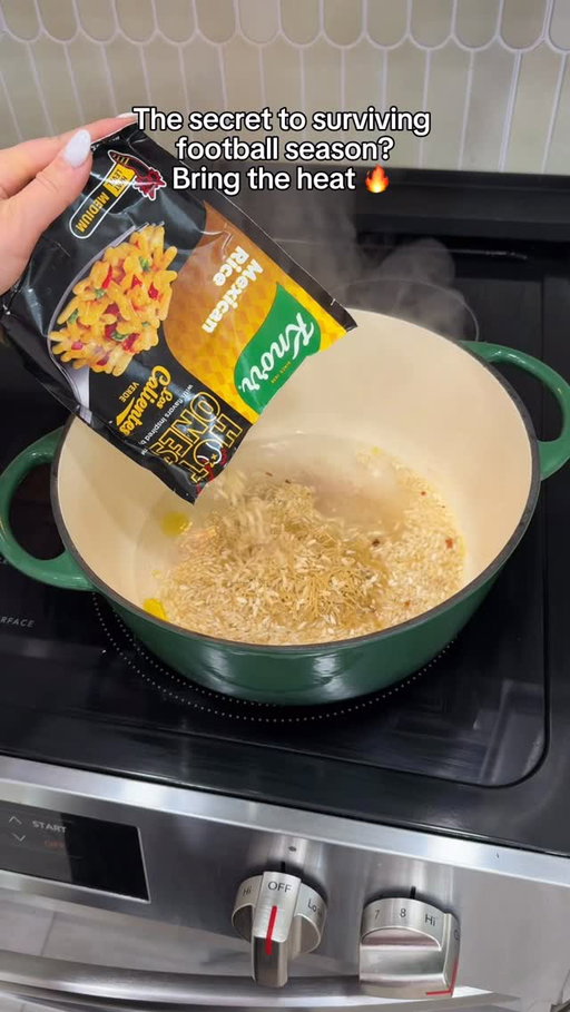 Staying warm as temperatures start to drop with Knorr x @firstwefeast