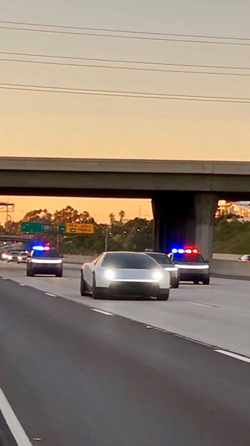 When you just robbed a bank but you got the new Tesla Roadster 
#tesla #roadster #flyingcar