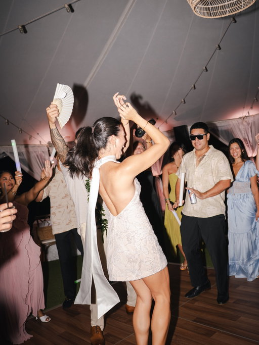 PARTY TIME 🤍

Photo: @crossfilms 
Photobooth: @looopsiebooth 
Dress: @saulee