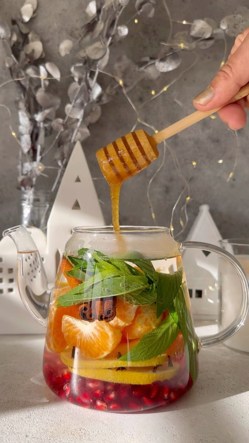 I have started spotting Christmas decorations popping up in stores already, so I thought I will share this festive homemade tea with you. 🤍

Made with fresh citrus, pomegranate, cinnamon, cloves and mint, it’s a beautiful, colourful drink to enjoy as the festive season gets closer. ❤️

Save this recipe for later and give it a try when you feel like something warm and comforting! 

✨ INGREDIENTS

* ¼ cup pomegranate seeds
* 2 slices of lemon
* 8–10 cloves
* 1 mandarin
* 2 slices of pink grapefruit
* A handful of fresh mint
* 2 cinnamon sticks

METHOD
Add everything to a teapot, pour over hot water and let it steep for a few minutes. Serve with honey to taste. 🍯

.
.
#homemadetea #festivetea #tealovers #caffeinefree #homecafe