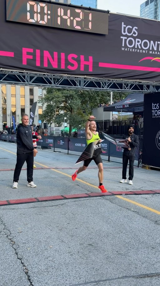 Dakota Goguen and Courtney Hufsmith claim the top spots at the TCS TWM 5K today. Even with the slight uphill finish along Bay St, these runners crushed it.

Congratulations!

Many of our TCS Charity Challenge participants are also out there crushing it and we’re so proud of every runner, walker and wheeler out there.

#TOwaterfront42k #ChooseTOrun #ChooseTOgive @tcsnorthamerica @asicsrunning @worldathletics @athleticsont @athleticscanada
@canadianrunning @irun @citiusmag