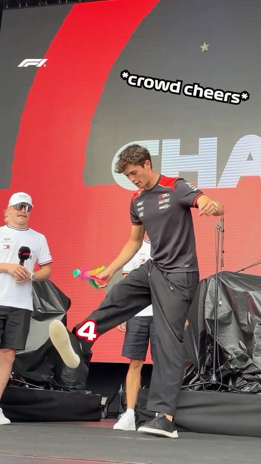Ollie Bearman *might* have picked the wrong sport 😵⚽️

#F1 #Formula1 #SingaporeGP @haasf1team @cadillacf1