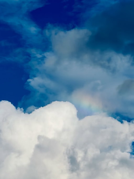 A weekend on Maui with the things I love most—> 

Clouds, colors, Lyon Atlas & Lauren. 

@lauren_noyle