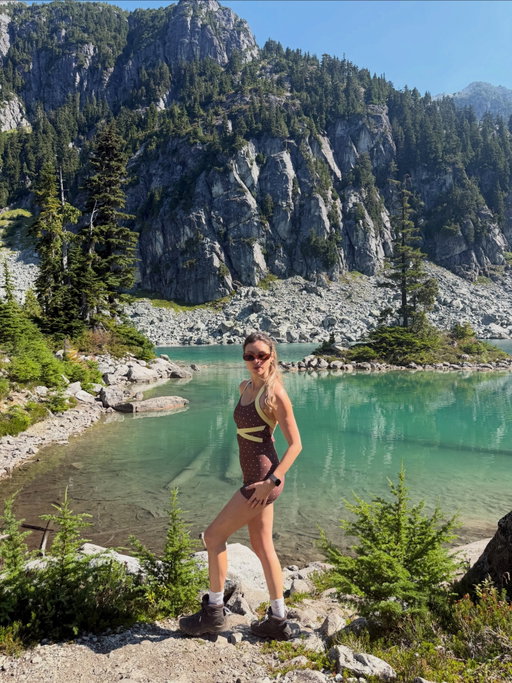 A serious rival to Joffre Lakes. In my opinion it’s even better: less crowds, calmer & every bit as beautiful 😲

Do you think i helicoptered or hiked up there? 🚁🥾

#joffrelakes #waterspritelake #garibaldiprovincialpark #bchiking #bccamping
