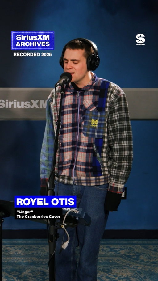 Definitely got us wrapped around your finger with this @thecranberries cover, @royelotis. 🥹🎶 #RoyelOtis #TheCranberries #Linger #LiveMusic #CoverSong