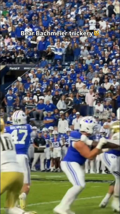 The double pass touchdown to give BYU the lead over Notre Dame🔥 

Via @zak_herbstreit
