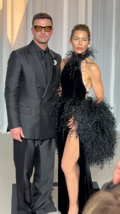 Justin Timberlake and Jessica Biel make one good-looking pair on the red carpet at the Academy Museum Gala. 🔥

🎥: @jpasc24