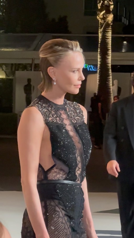 @taylorswift, @charlizeafrica, @asaprocky, @dakotafanning and @ellefanning and more are bringing the star power to the red carpet at the 2026 Academy Museum Gala.

From Hollywood icons to pop royalty, see who’s arriving at one of the biggest nights in film.

Video: @ryma___________