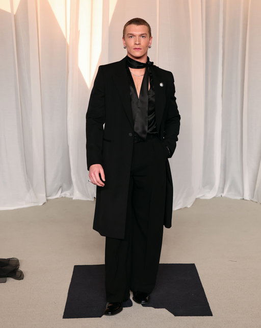 From Connor Storrie’s skinny scarf to Jacob Elordi’s classic tux, peep some of the biggest fits from tonight’s Academy Gala in LA. 

Images: Getty