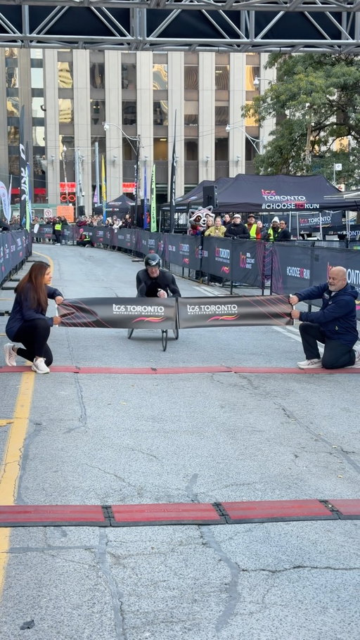 And the winner of the men’s wheelchair half marathon is Joshua Cassidy an impressive 49:29!

#TOwaterfront42K @tcsnorthamerica
@asicsrunning @worldathletics @athleticsont @athleticscanada @canadianrunning @irun @citiusmag