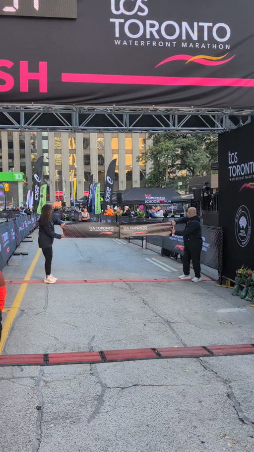 Congratulations - the winner of the women's half marathon is Teagan Robertson - 1:13:57! Congratulations!

#TOwaterfront42K #ChooseTOrun