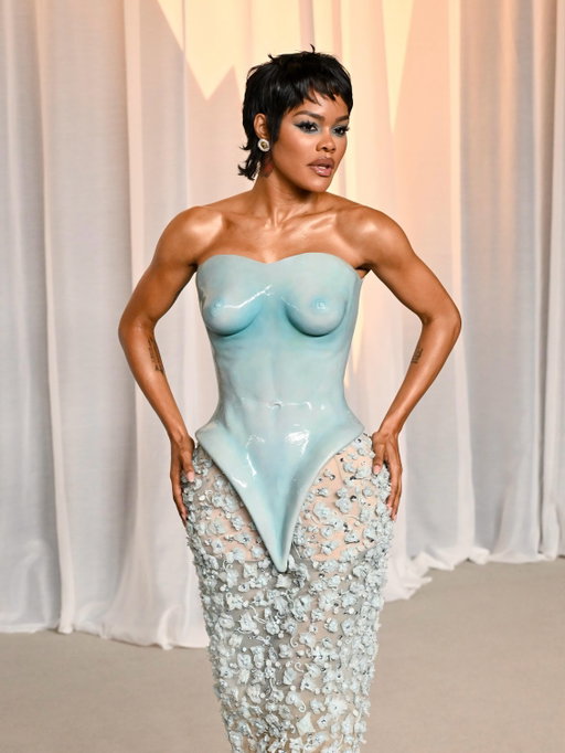 TEYANA BLUE 

@TeyanaTaylor wears Schiaparelli Haute Couture Fall/Winter 2026-2027, designed by @DanielRoseberry, to the 6th Annual Academy Museum Gala.

A bustier dress featuring a glazed pale blue silicone molded bodice and a skirt embroidered with stretch tulle flowers in a sfumato pale blue to brown gradient.

Video by @christophe_tiphaine, @walterfilms 
Photos by @kukukuba 
Music by @benbrunnemer 

#Schiaparelli