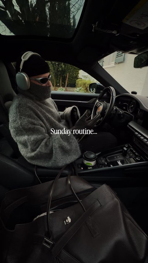 Sunday mornings
.
.
.
.
#menswear #streetstyle #porsche #porsche911 #mensweardaily
