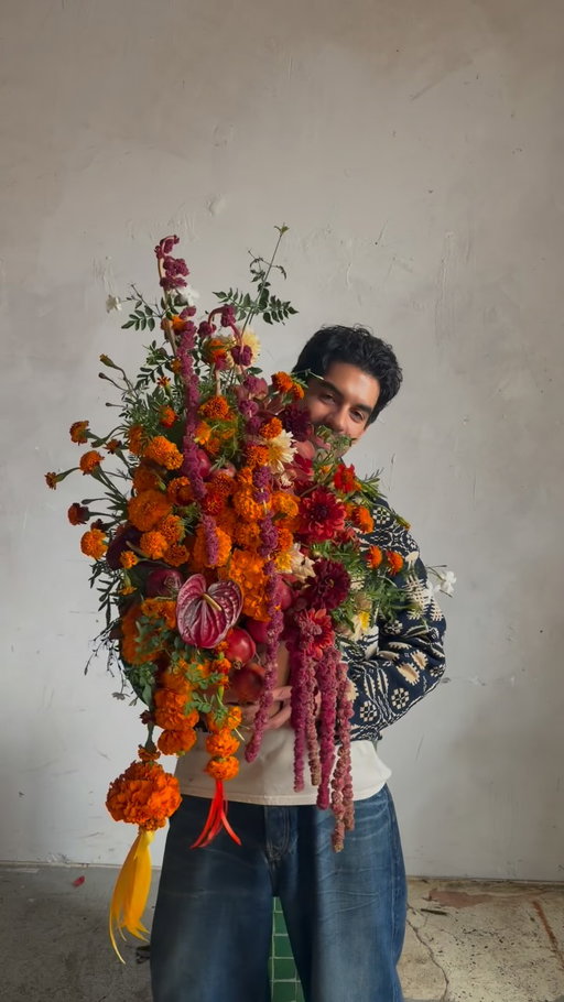 Diwali inspired arrangement to celebrate the release of @rachelgurjar debut cookbook “East to East: Recipes and Stories from Mumbai to New York”. 

All of the recipes look so insanely good I genuinely can’t decide which one to cook first. Congratulations on the release! 🍴

#floraldesign #diwali #flowers #florist #nycflorist