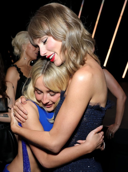 INSIDE THE ACADEMY MUSEUM GALA ❤️

#TaylorSwift and #SabrinaCarpenter reunite, #JacobElordi and #KendallJenner make the gala their date night, and more stars come together for one of Hollywood’s biggest nights.

(via Getty)