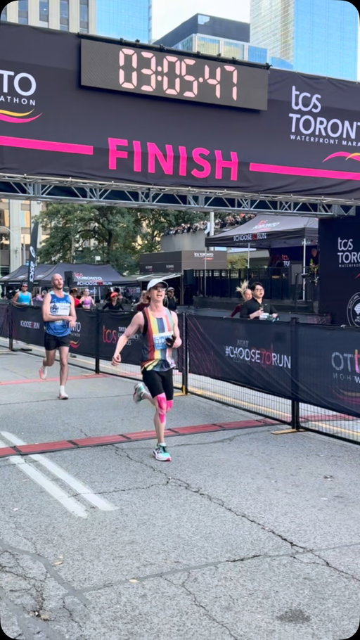 Congratulations to our non-binary marathon champion, Liam Lockhart! Coming in at 3:03:48, what a stunning performance! 

#towaterfront42k #choosetorun @athleticscanada @tcsnorthamerica @asicscanada