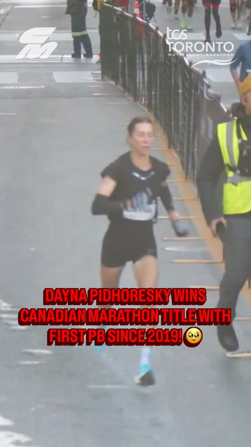 What a moment for @daynapid, as the 39-year-old runs 2:26:02 for eighth overall at the TCS Toronto Marathon, winning the Canadian title as well by virtue of being the first Canadian across the line. Pidhoresky’s PB of 2:29:03 had stood since the 2019 edition of this race, and the Olympian smashed that by three minutes today 👏