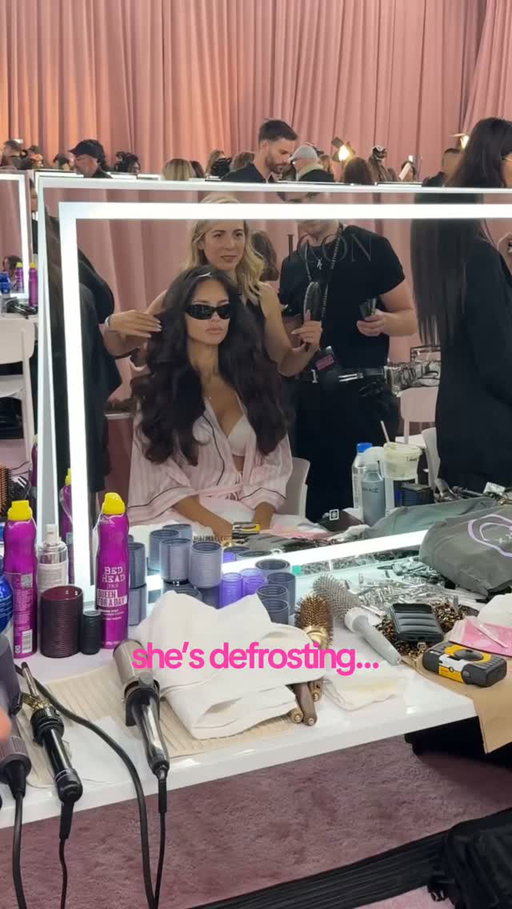 Queen @adrianalima is in the building. 🪽 #VSFS
video: @emmmahugh