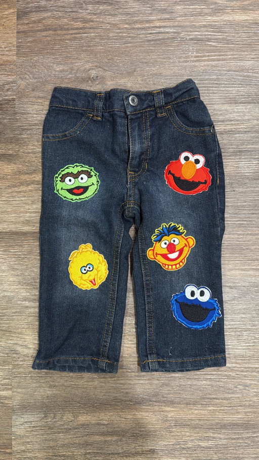 I had such a good time making these!!! If you need some baby customs, you know who to call 😎😎😎
•
•
•
•
if viewing, follow @erckhll 
#sewing #babyclothes #sesamestreet #customized #calvinkleinjeans